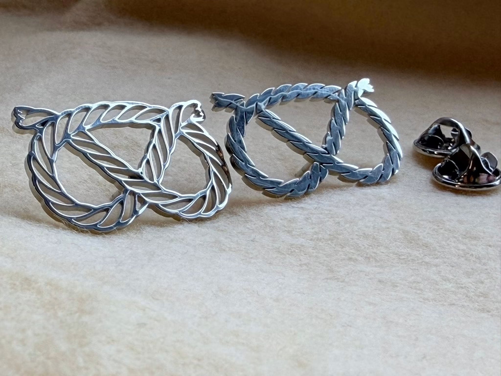 SBT Pin - Closed Stafford Knot — Open Knot left, Closed knot right