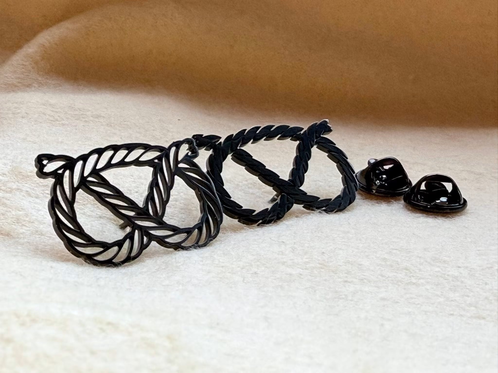SBT Pin - Closed Stafford Knot — Open Knot left, Closed knot right